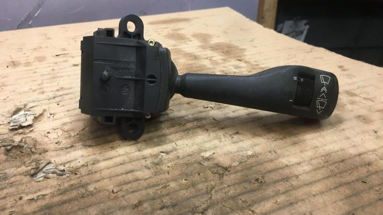 переключатель дворников BMW 3 серия E46 2001, 2.0 л., бензин, АКПП, купе, 8363664 - фото №1
