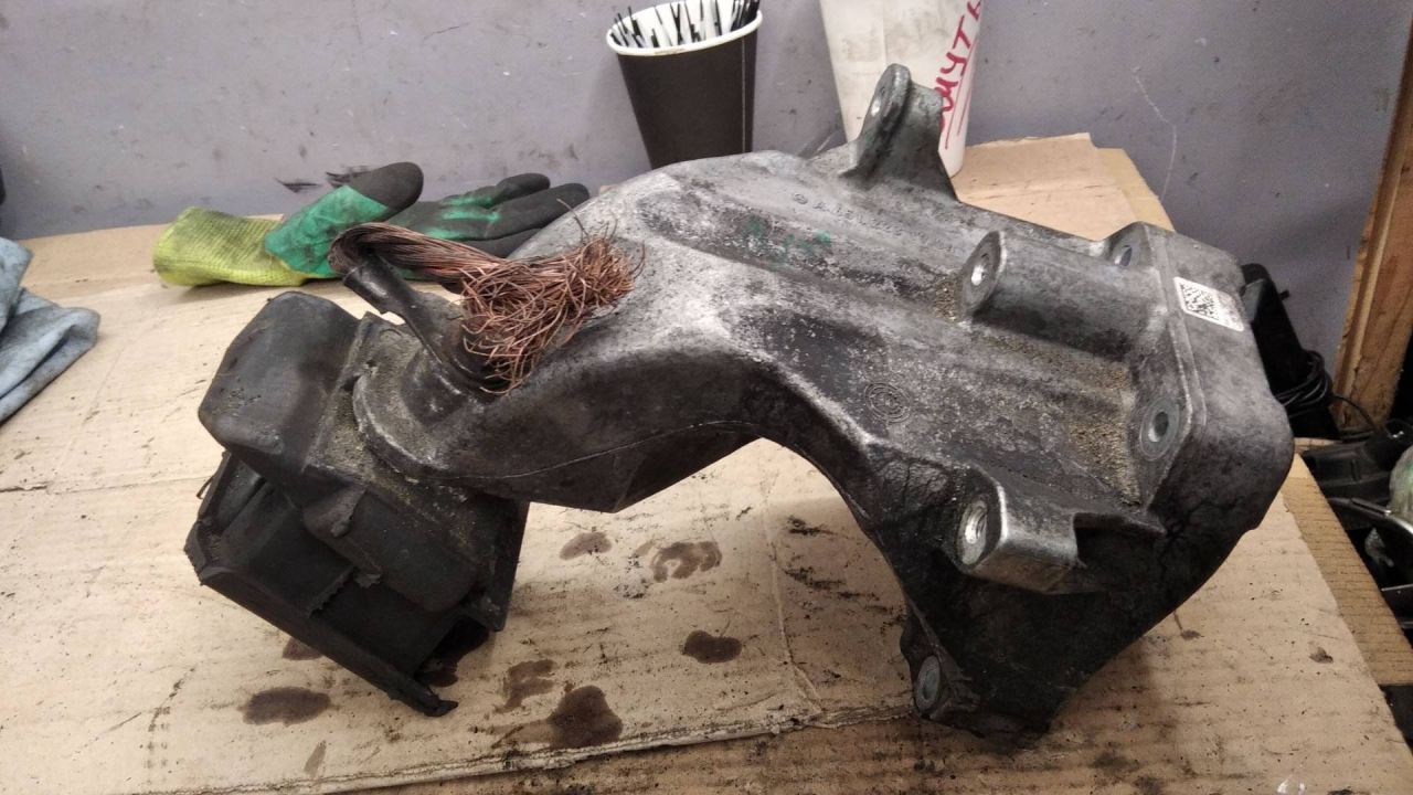 кронштейн двигателя Mercedes-Benz Sprinter 2 поколение (W906) 2011, 2.2 л., дизель, 6512231 - фото №1