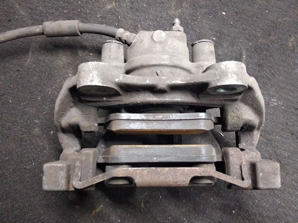 суппорт задний левый Mercedes-Benz E-Класс W212/S212/C207/A207 2010, 2.1 л., OM 651.924, дизель, АКПП, серебристый, седан - фото №1