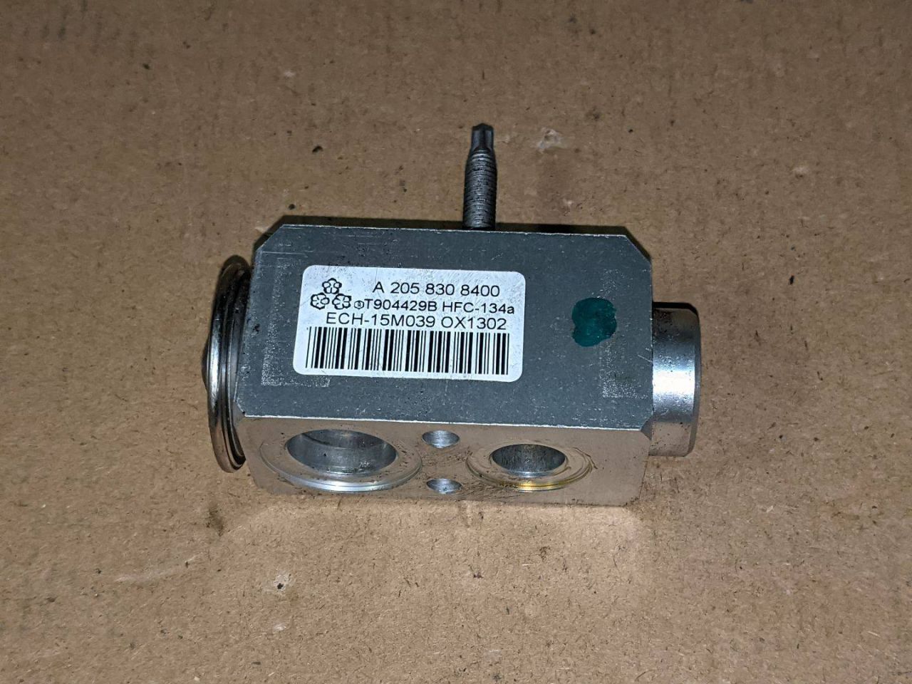 расширительный клапан кондиционера Mercedes-Benz C-Класс W205/S205/C205 2015, 2.0 л., M 274.920, бензин, АКПП, седан, правый руль, A2058308400, T904429B - фото №1