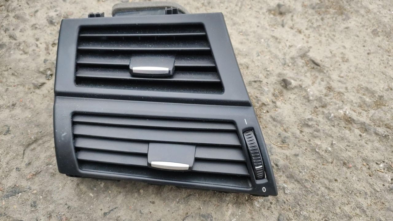 дефлектор обдува салона BMW X5 E70 2007, 3.0 л., N52 B30 AF, бензин, АКПП, 7161803 - фото №1