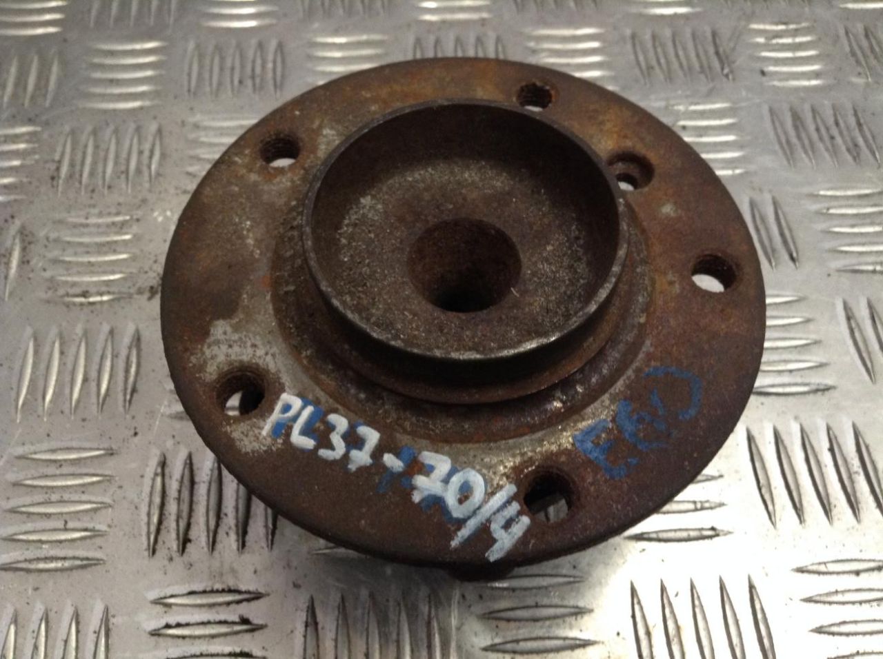 ступица передняя правая BMW 5 серия E60/E61 2006, 2.5 л., бензин, АКПП, седан - фото №1