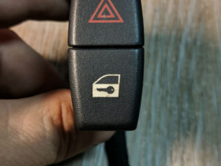 кнопка аварийной сигнализации BMW 5 серия E60/E61 2007, 3.0 л., дизель, АКПП, седан, правый руль, 6919506