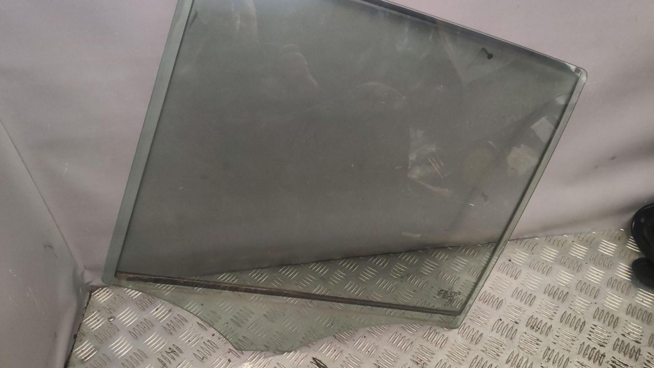 стекло двери задней левой Mercedes-Benz M-Класс W164 2007, 3.0 л., OM 642.940, дизель - фото №1