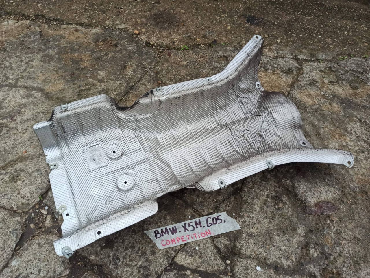 тепловой экран глушителя BMW X5 M F95 2021, 4.4 л., бензин, полный привод, 8078068 - фото №1