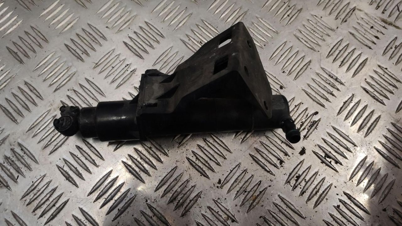 форсунка омывателя фары левая Mercedes-Benz M-Класс W164 2007, 3.0 л., OM 642.940, дизель - фото №1