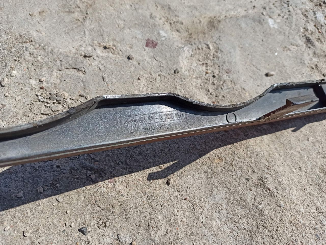 ресничка (ус) левой фары BMW 3 серия E46 2000, 1.9 л., бензин, АКПП, седан, 8208481 - фото №1