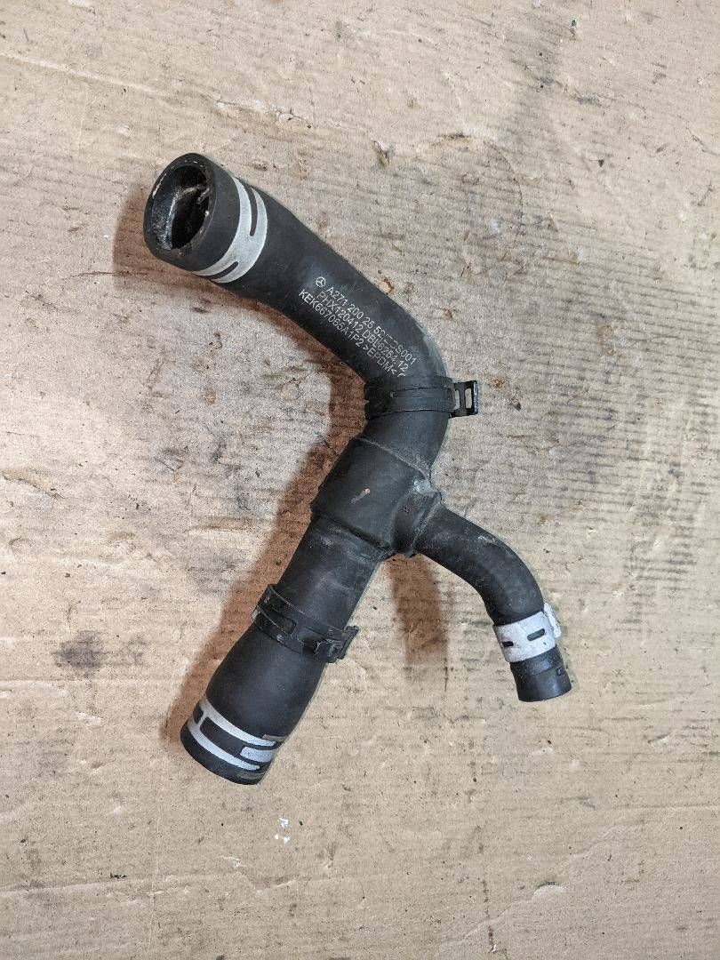 патрубок радиатора Mercedes-Benz C-Класс W204/S204 2010, 2.0 л., бензин, задний привод, A2712002552 - фото №1