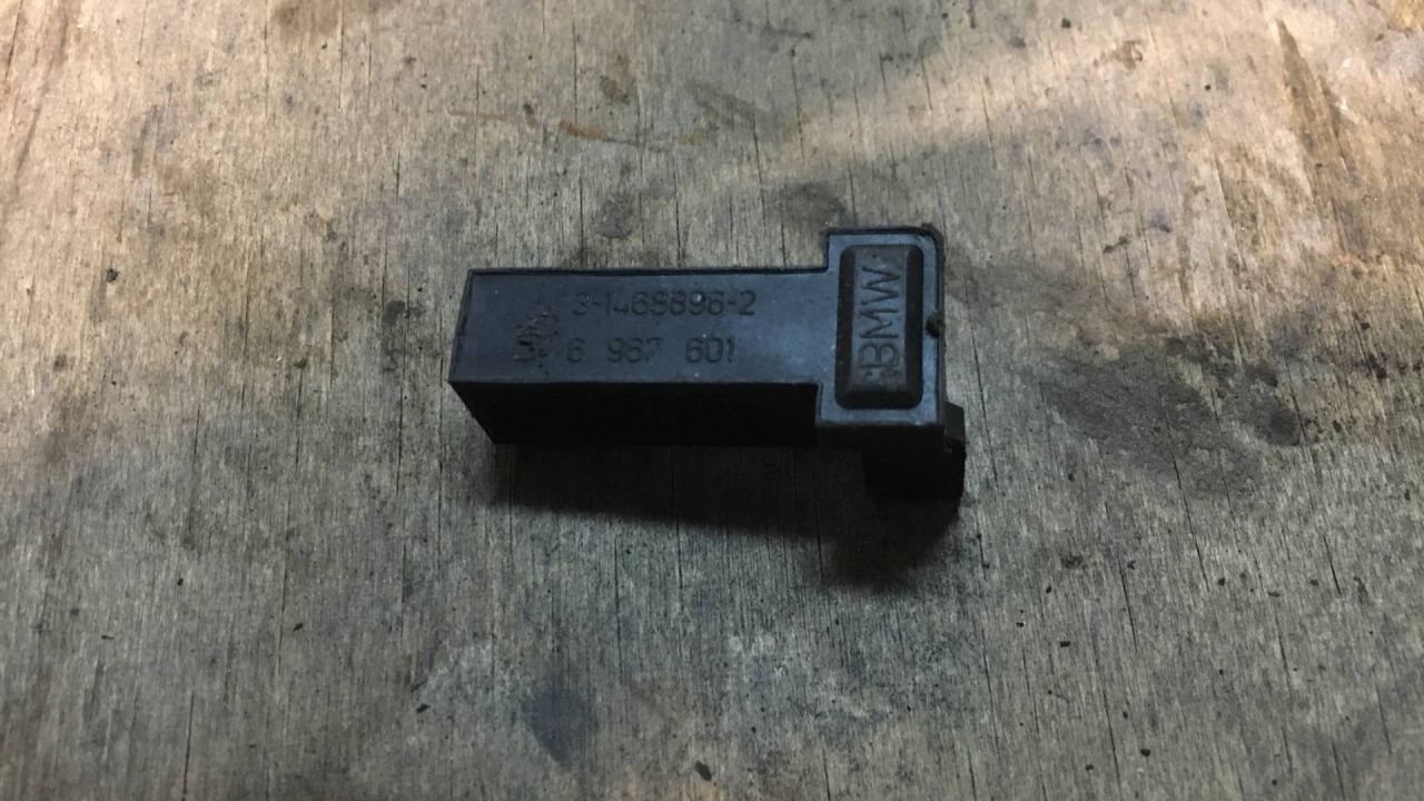 датчик заднего хода (лягушка) BMW 7 серия F01/F02 2010, 4.4 л., дизель, АКПП, седан, 61316967601, 6967601, 3-1468896-2 - фото №1