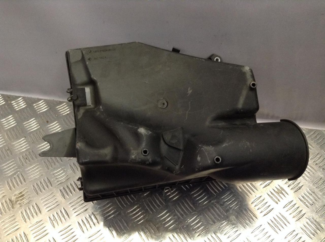 корпус воздушного фильтра BMW 5 серия E60/E61 2006, 3.0 л., дизель, АКПП, серый, седан, 7792416 - фото №1