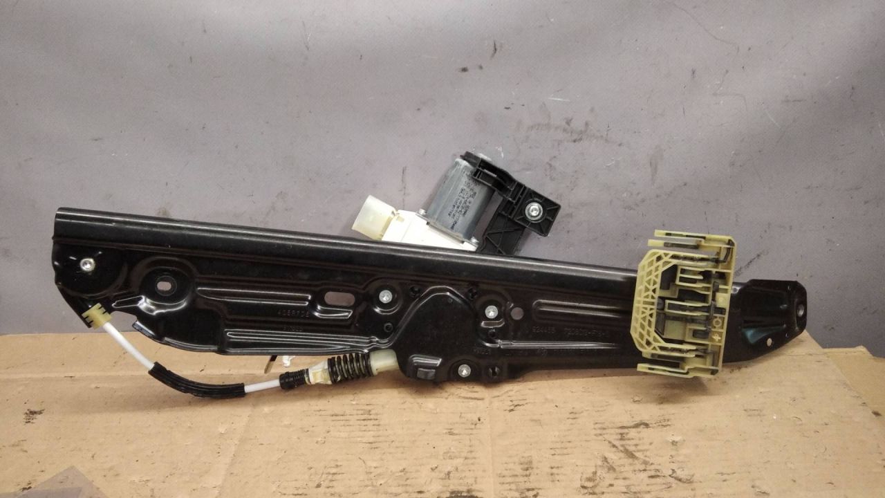 стеклоподъемник задний правый BMW 2014, 2.0 л., дизель, АКПП, седан, 7182122, 7208018 - фото №1
