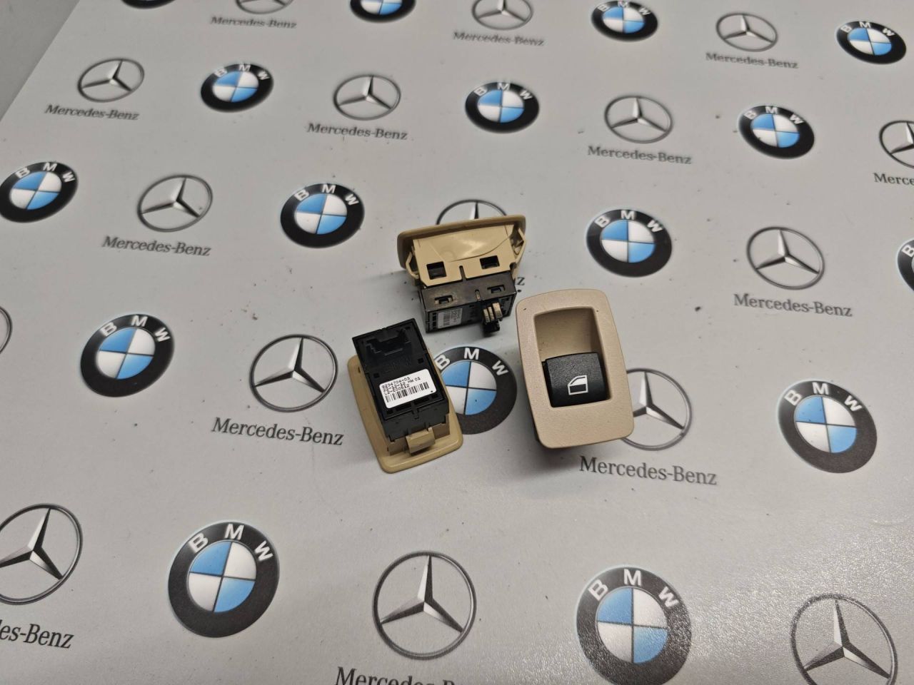 кнопка стеклоподъемника двери BMW X3 F25 2014, 2.8 л., бензин, 9234704 - фото №1