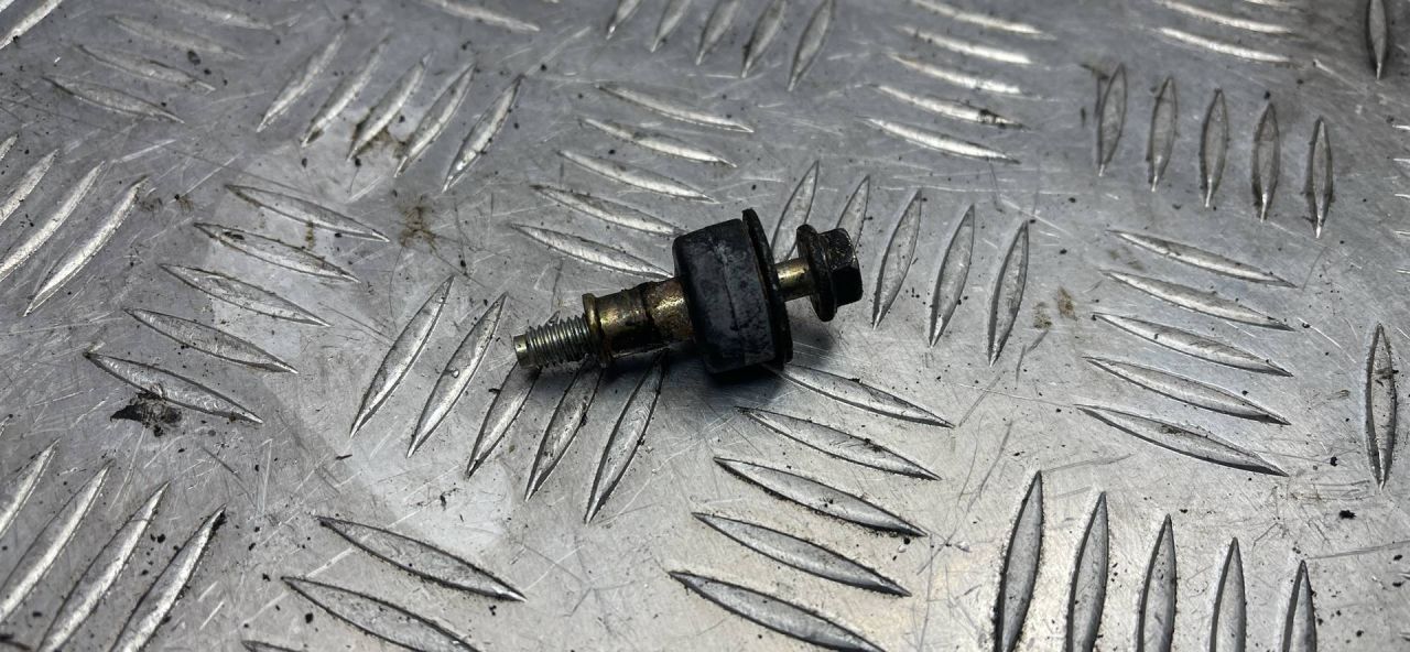 болт двигателя BMW 3 серия E90/E91/E92/E93 2007, 3.0 л., дизель, полный привод - фото №1