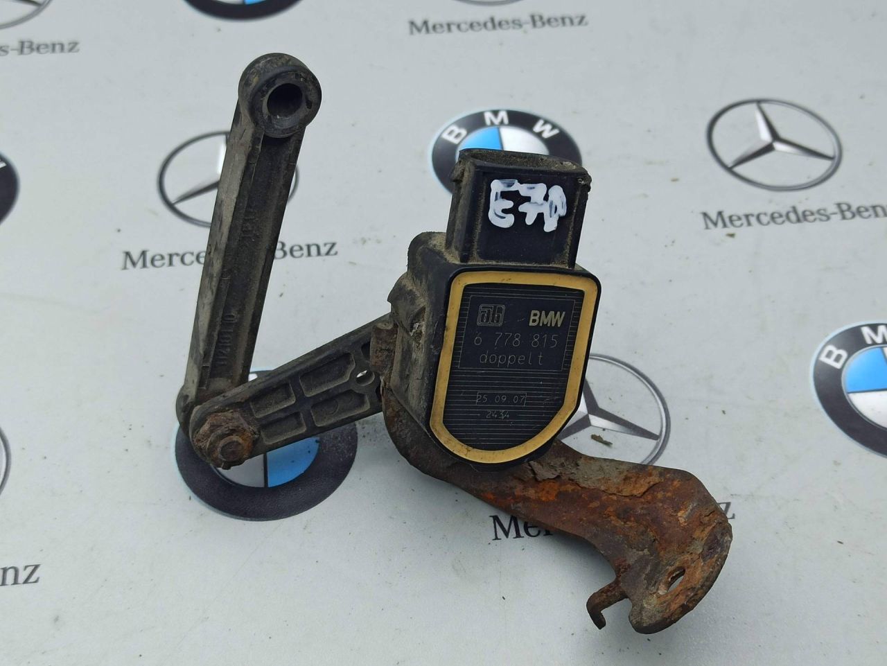 датчик дорожного просвета BMW X5 E70 2010, 6778815 - фото №1