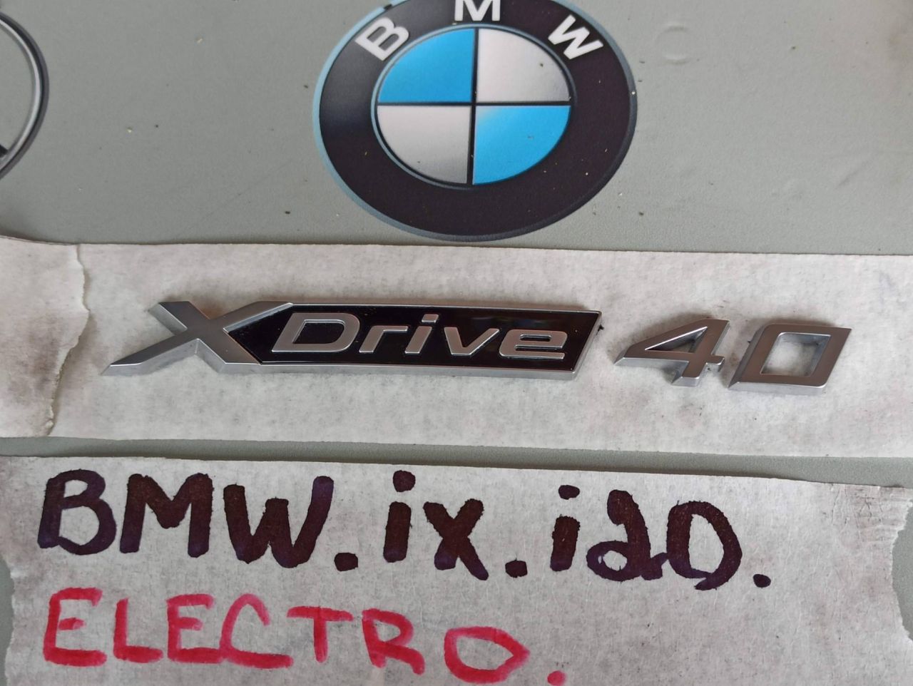 эмблема BMW iX I20 2022, электро, полный привод, правый руль - фото №1