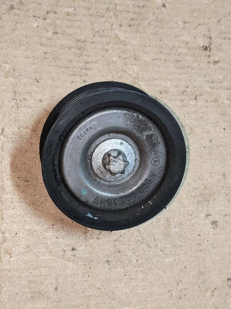 Ролик обводной Mercedes-Benz C-Класс W204/S204 2010, 2.0 л., бензин, задний привод, A0002021619 - фото №1