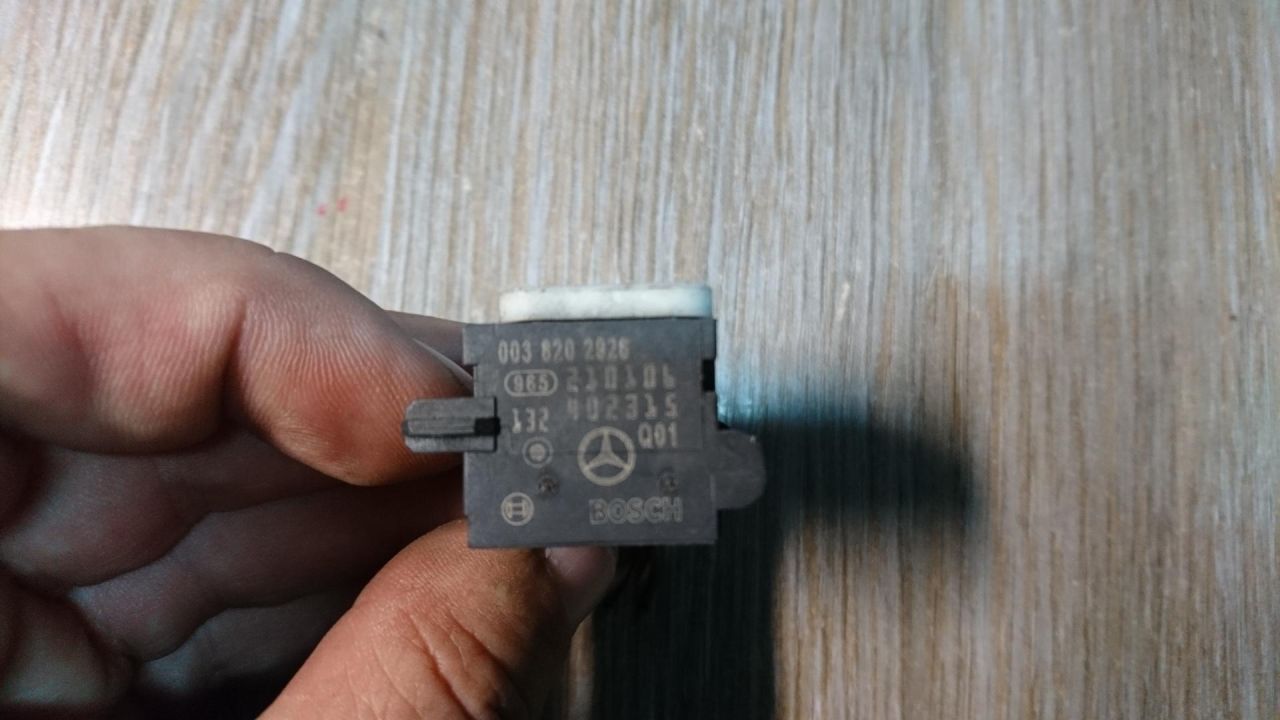 датчик удара Mercedes-Benz M-Класс W164 2006, 3.5 л., M 272.967, бензин, АКПП, внедорожник 5 дв., правый руль, A0038202926 - фото №1