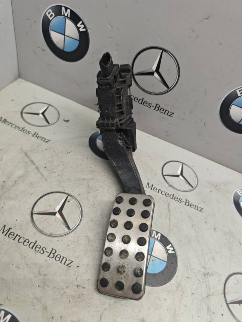 педаль Mercedes-Benz GLB-Класс 1 поколение 2022, бензин, задний привод, A1773002100 - фото №1