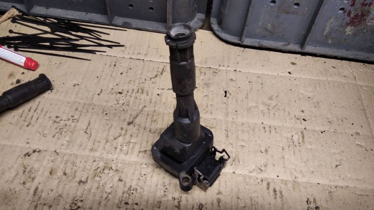 катушка зажигания BMW 5 серия E39 2000, 3.0 л., бензин, АКПП, седан, 1703227 - фото №1