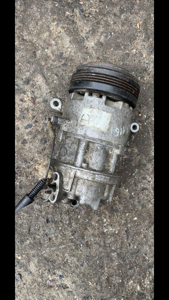 компрессор кондиционера BMW 3 серия E46 (1997 - 2003), 2.0 л., дизель - фото №1