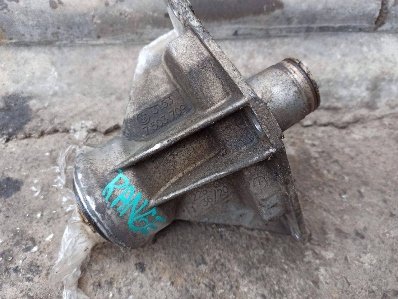 кронштейн полуоси Land Rover Range Rover 1 поколение (1970 - 1994), 4.4 л., M62 B44, бензин, 7503709 - фото №1