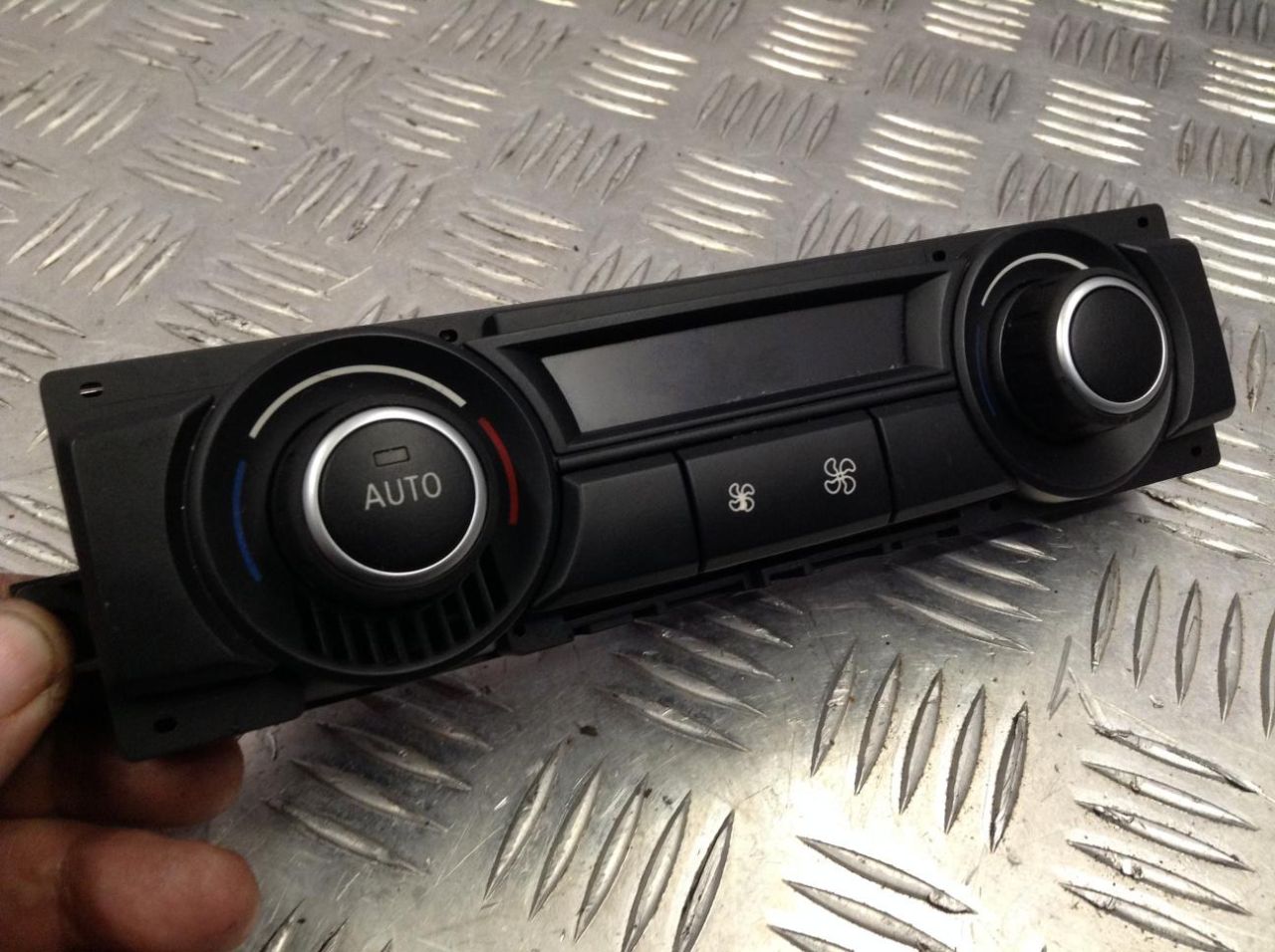 блок управления печки / климат-контроля BMW X5 E70 2008, 4.8 л., N62 B48 B, бензин, АКПП, белый, внедорожник 5 дв., 9166317 - фото №1