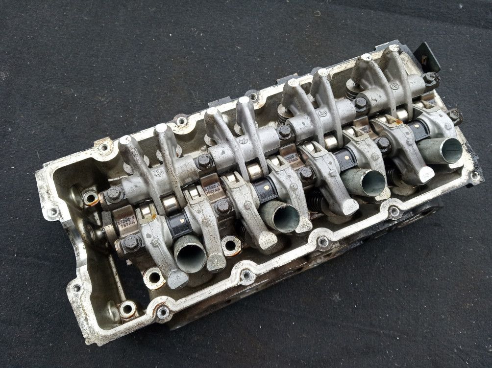 головка блока цилиндров Mini Cooper 1 поколение 2001, 1.6 л., W10 B16 A, бензин, АКПП, красный, хетчбэк 5 дв. - фото №1