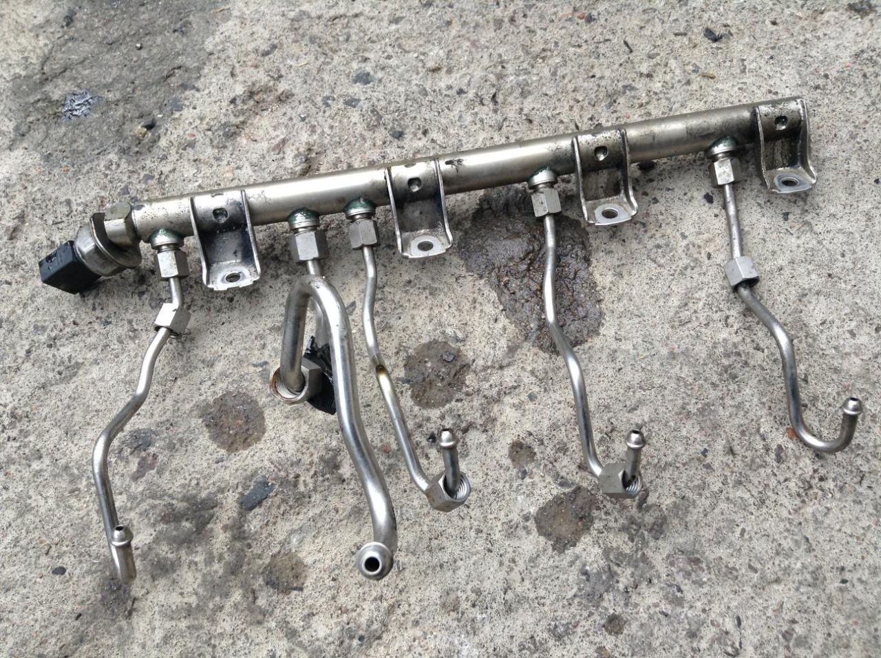 топливная рампа BMW 7 серия F01/F02 2010, 4.4 л., N63 B44 A, бензин, АКПП, седан, 7547600 - фото №1