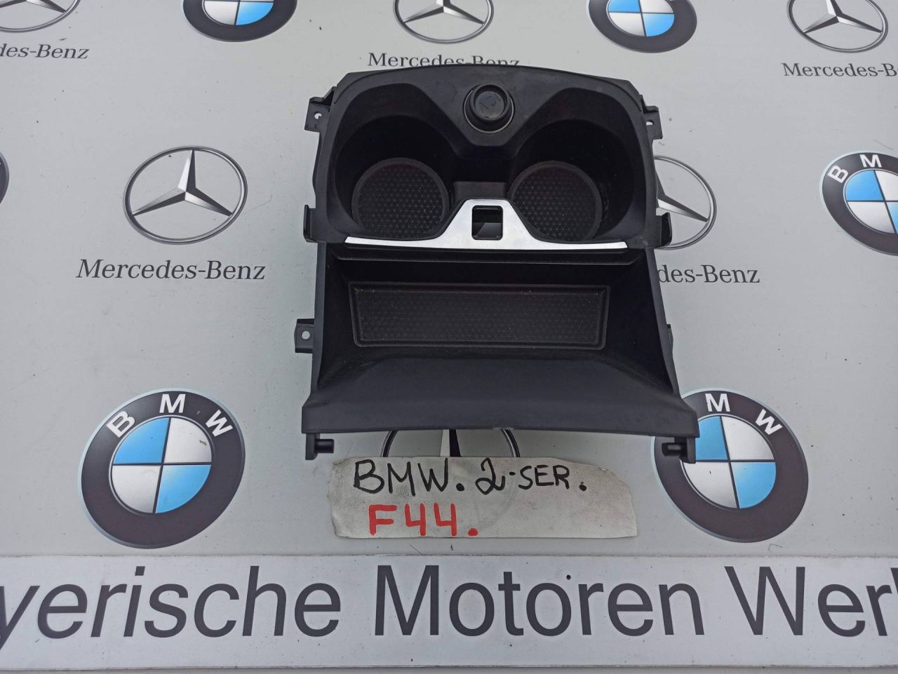 подстаканник BMW 2 серия F44 2020, 2.0 л., бензин, хетчбэк 5 дв., полный привод, 6823329 - фото №1
