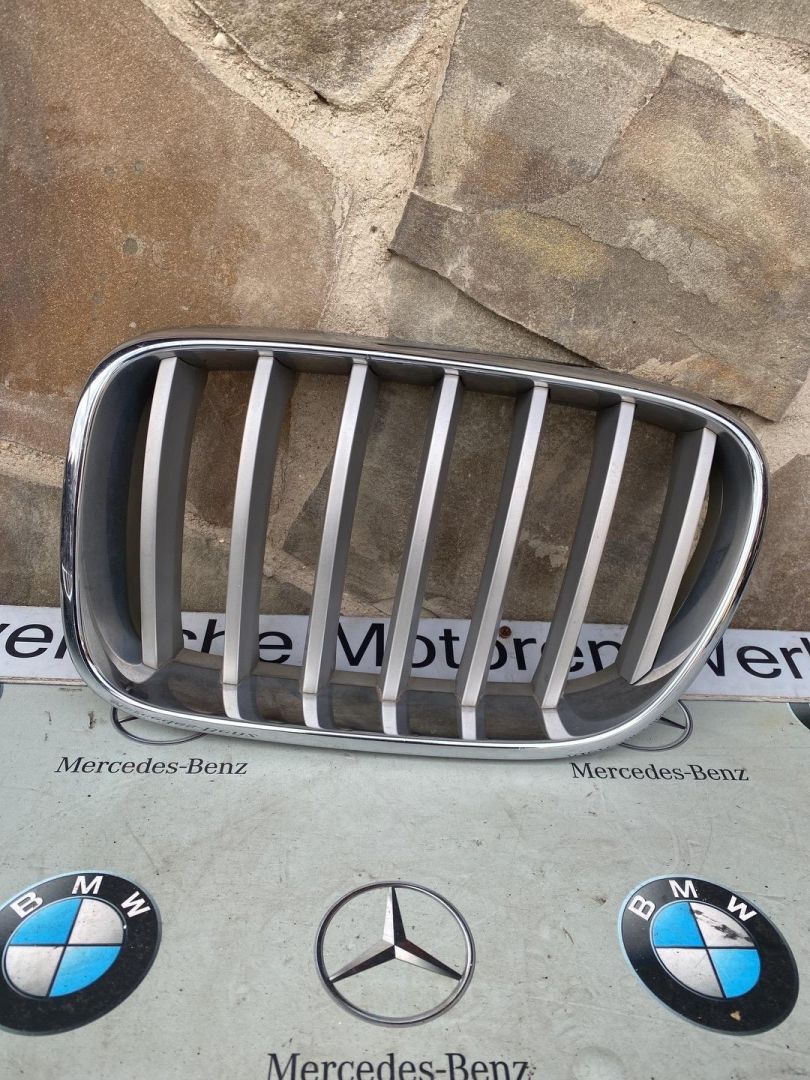 заглушка (решетка) в бампер BMW X3 F25 2011, 3.0 л., N52 B30, бензин, 7210725, 7237421 - фото №1