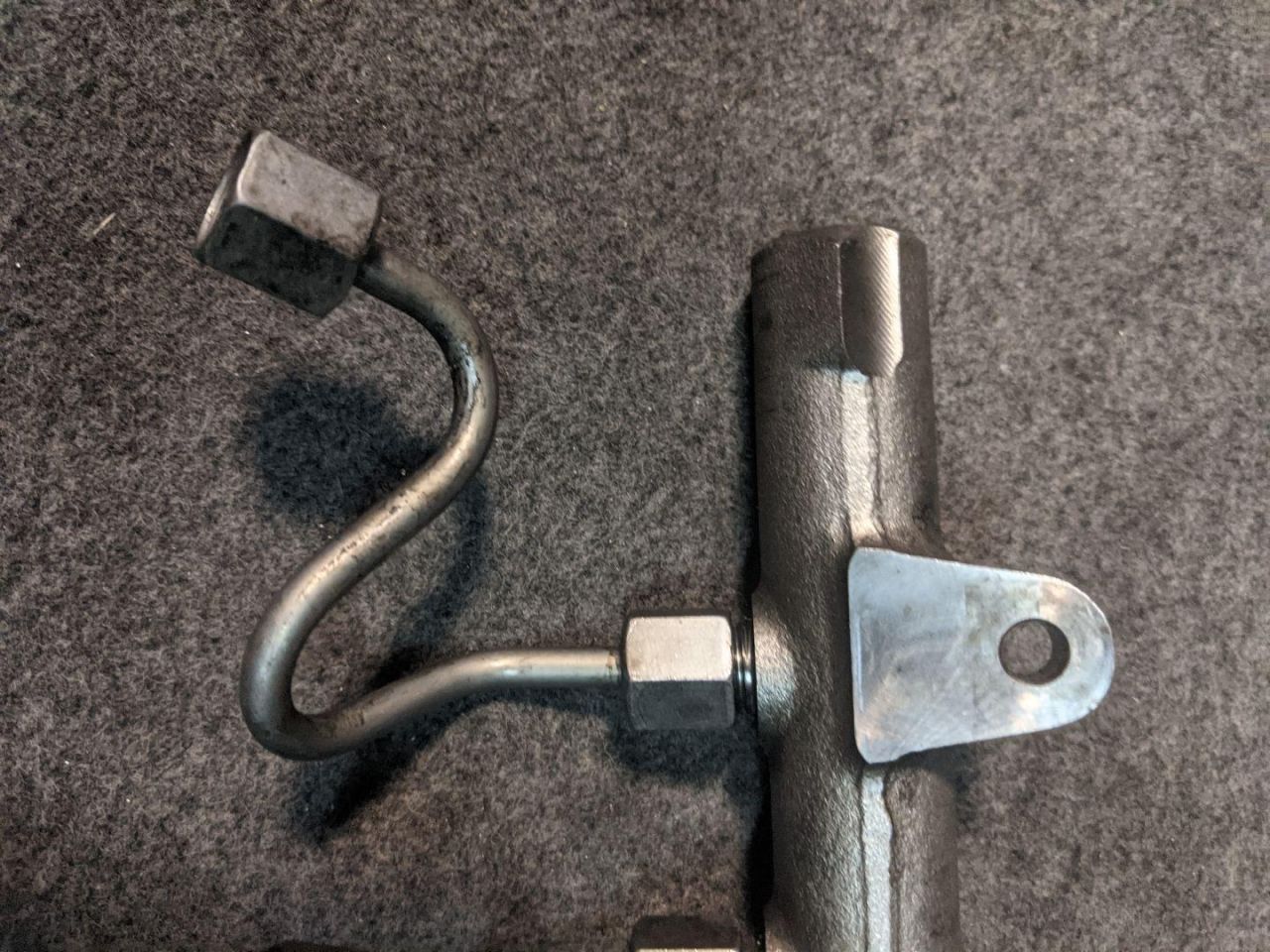 трубка топливная Mercedes-Benz E-Класс W212/S212/C207/A207 2010, 2.1 л., OM 651.924, дизель, АКПП, серебристый, седан - фото №1