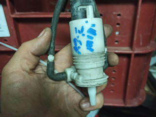 насос (моторчик) омывателя стекла Mini Cooper 1 поколение 2001, 1.6 л., W10 B16 A, бензин, АКПП, красный, хетчбэк 5 дв.