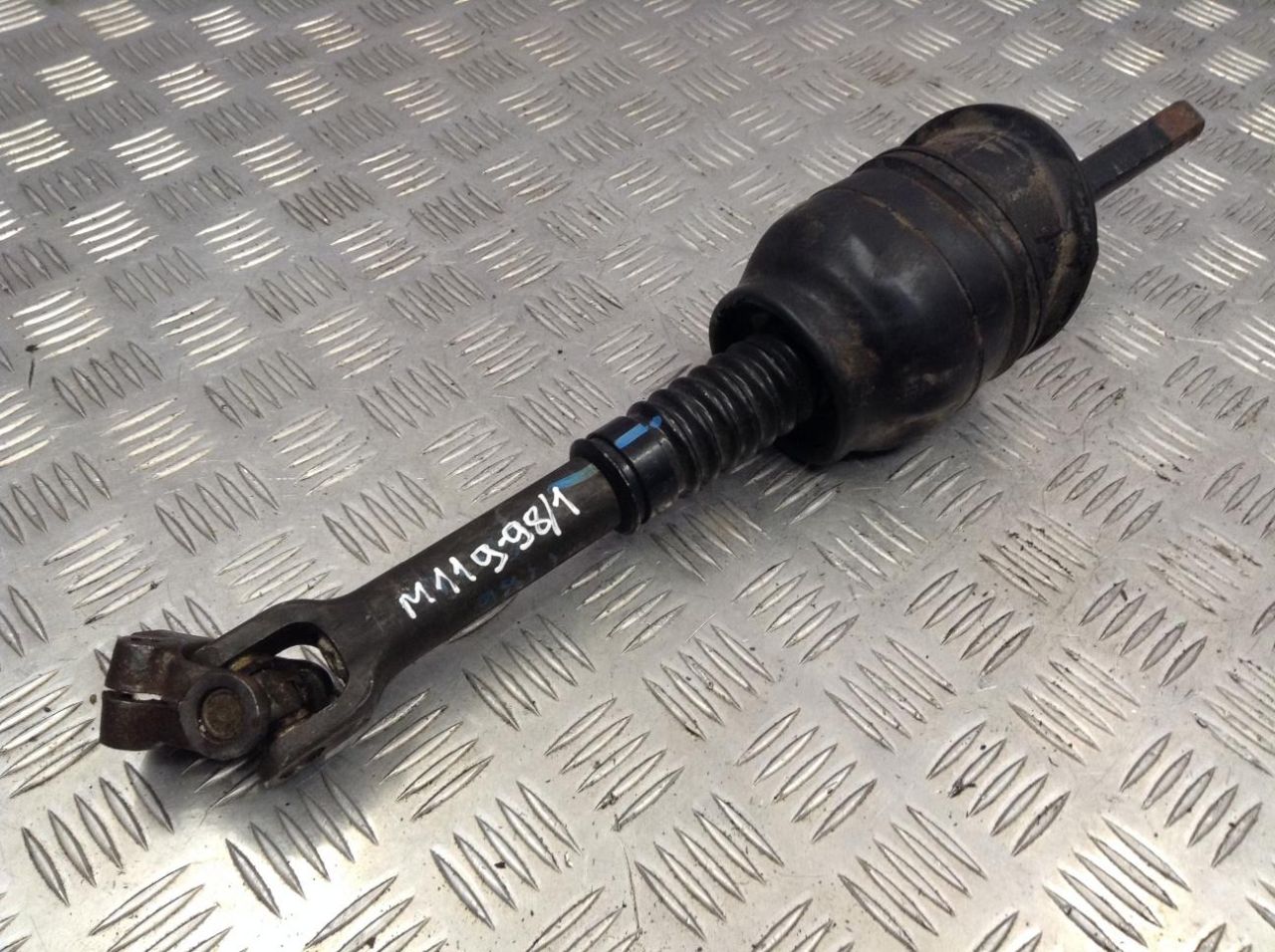 рулевой карданчик Land Rover Range Rover Evoque L538 2013, 2.2 л., 224DT, дизель, АКПП, внедорожник 5 дв. - фото №1