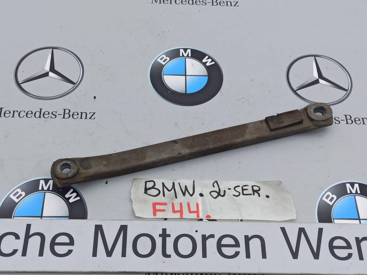 Распорка (растяжка) телевизора BMW 2 серия F44 2020, 2.0 л., бензин, хетчбэк 5 дв., полный привод, 6886208 - фото №1