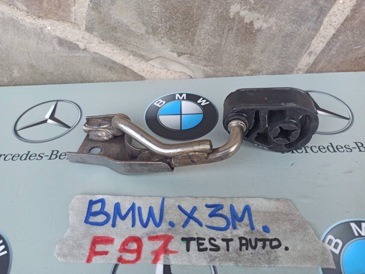 кронштейн глушителя BMW 2024, 3.0 л., бензин, 8637876 - фото №1