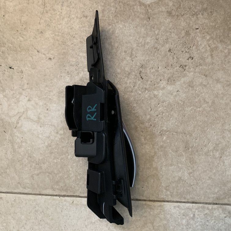 ручка внутренняя задняя правая BMW X5 E70 2008, 3.0 л., дизель, АКПП, внедорожник 5 дв., 51417137298 - фото №1