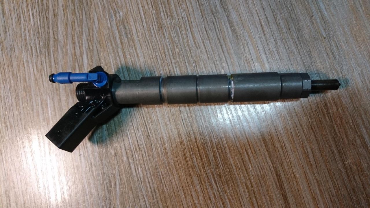 форсунка Mercedes-Benz E-Класс W213/S213/C238/A238 2017, 2.0 л., OM 654.920, дизель, АКПП, седан, A6540700187 - фото №1