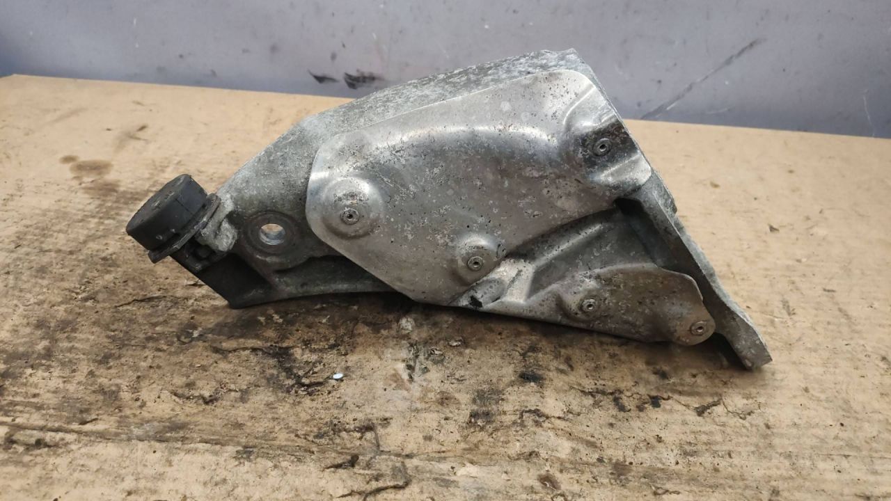 кронштейн двигателя BMW X5 E70 2007, 3.0 л., дизель, АКПП, 6772680 - фото №1