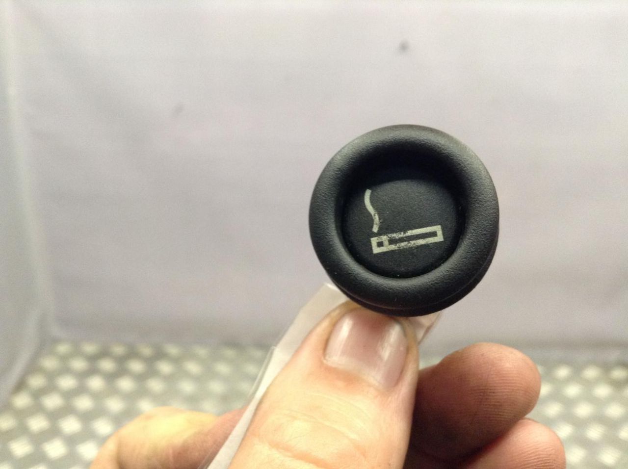 прикуриватель BMW 3 серия E90/E91/E92/E93 2007, 2.0 л., N47 D20 A, дизель, АКПП, универсал, 6969134 - фото №1