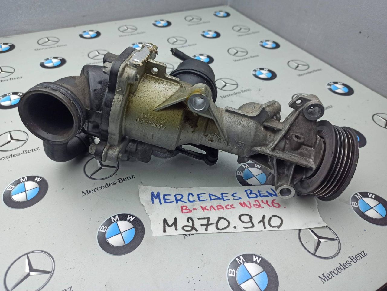 помпа Mercedes-Benz B-Класс W246 2013, 1.6 л., M 270.910, бензин, A2702000801 - фото №1