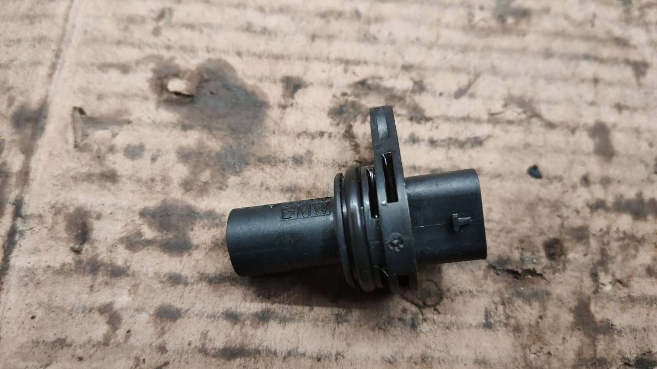 датчик распредвала BMW 7 серия G11/G12 2018, 4.4 л., N63 B44 C, бензин, 8614650 - фото №1