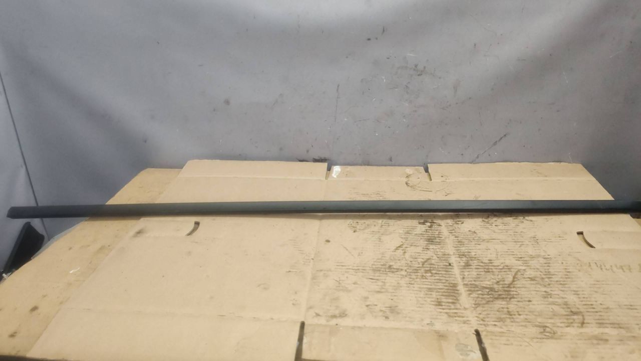 молдинг двери передней правой BMW X5 E70 2007, 3.0 л., дизель, АКПП - фото №1