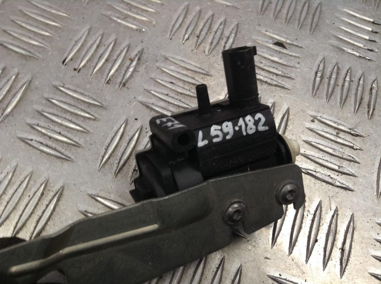 активатор замка крышки топливного бака BMW X6 E71/E72 2011, 3.0 л., N57 D30 A, дизель, АКПП, внедорожник 5 дв., 7190533 - фото №1