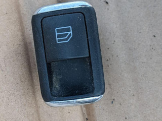 кнопка стеклоподъемника двери Mercedes-Benz C-Класс W204/S204 2008, 2.1 л., дизель, МКПП, серебро, седан, 2048700451, A2048700451