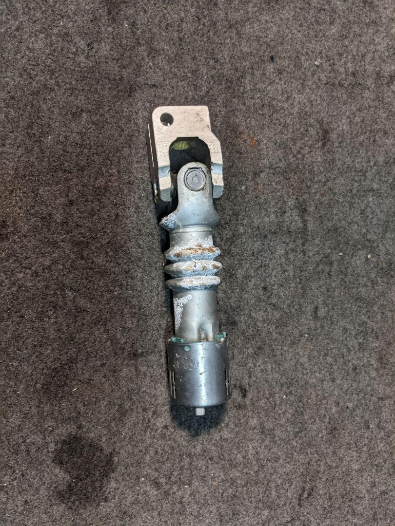 рулевой карданчик Mercedes-Benz C-Класс W205/S205/C205 2015, 2.0 л., M 274.920, бензин, АКПП, седан, правый руль, 2054620378, A2054620378 - фото №1