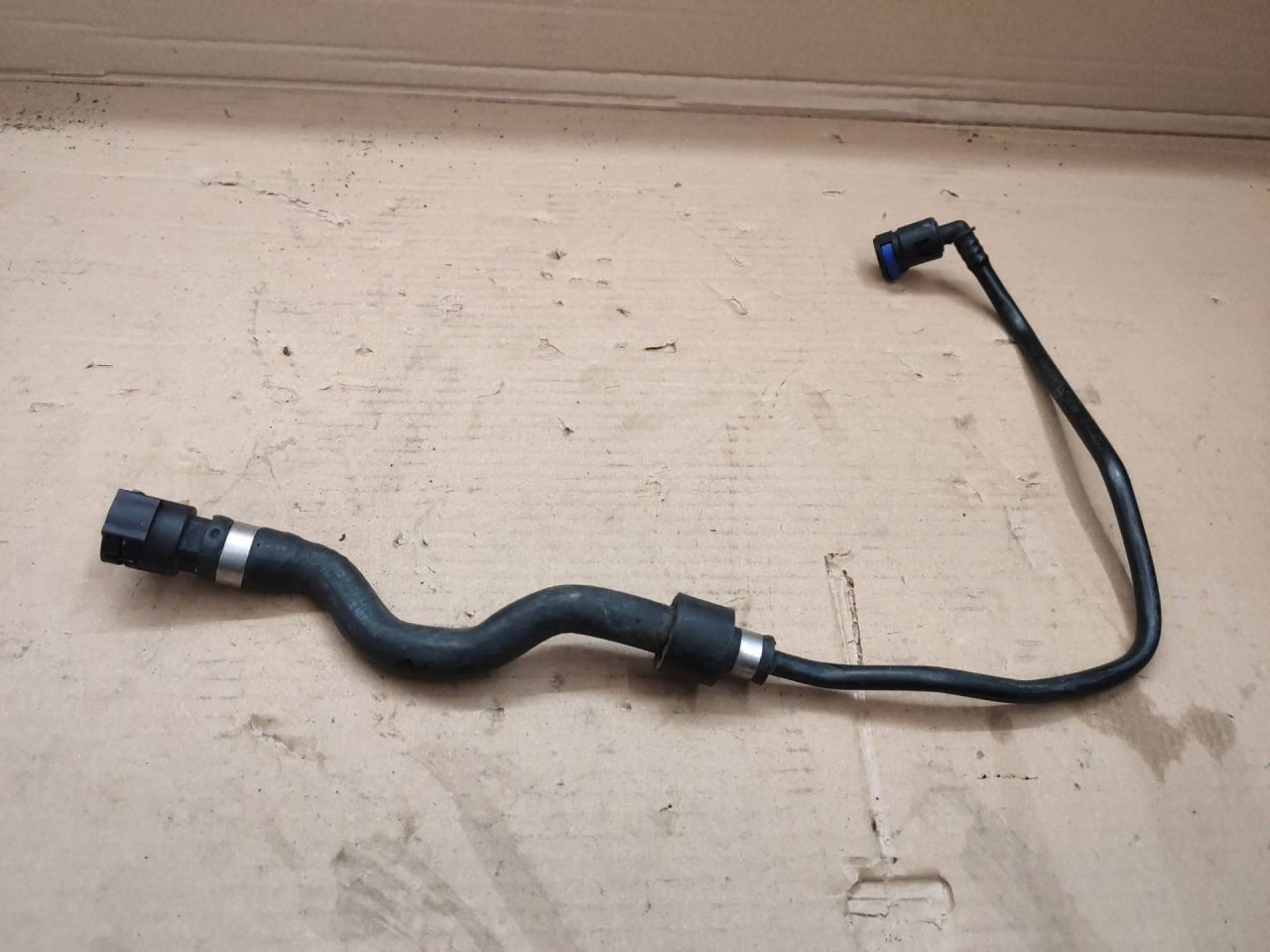 патрубок (трубопровод, шланг) BMW 7 серия F01/F02 2011, 4.4 л., N63 B44 A, бензин, АКПП, черный, 7575435 - фото №1