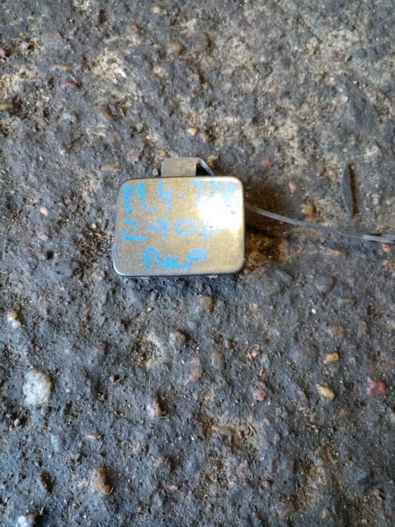 заглушка переднего бампера под крюк BMW 3 серия E90/E91/E92/E93 2005, 2.0 л., бензин, АКПП, седан, 7116687 - фото №1