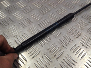 амортизатор капота BMW 1 серия E81/E82/E87/E88 2006, 2.0 л., N46 B20 B, бензин, АКПП, хетчбэк 5 дв., 7118370