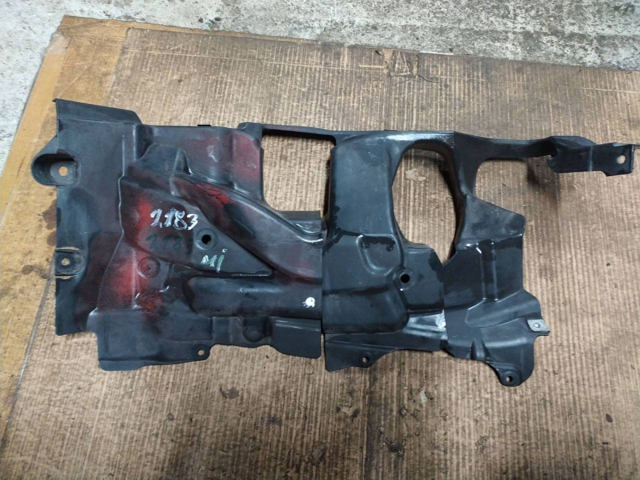 кожух (защита) рулевого механизма BMW 7 серия F01/F02 2009, 4.4 л., N63 B44 A, бензин, 7185169 - фото №1