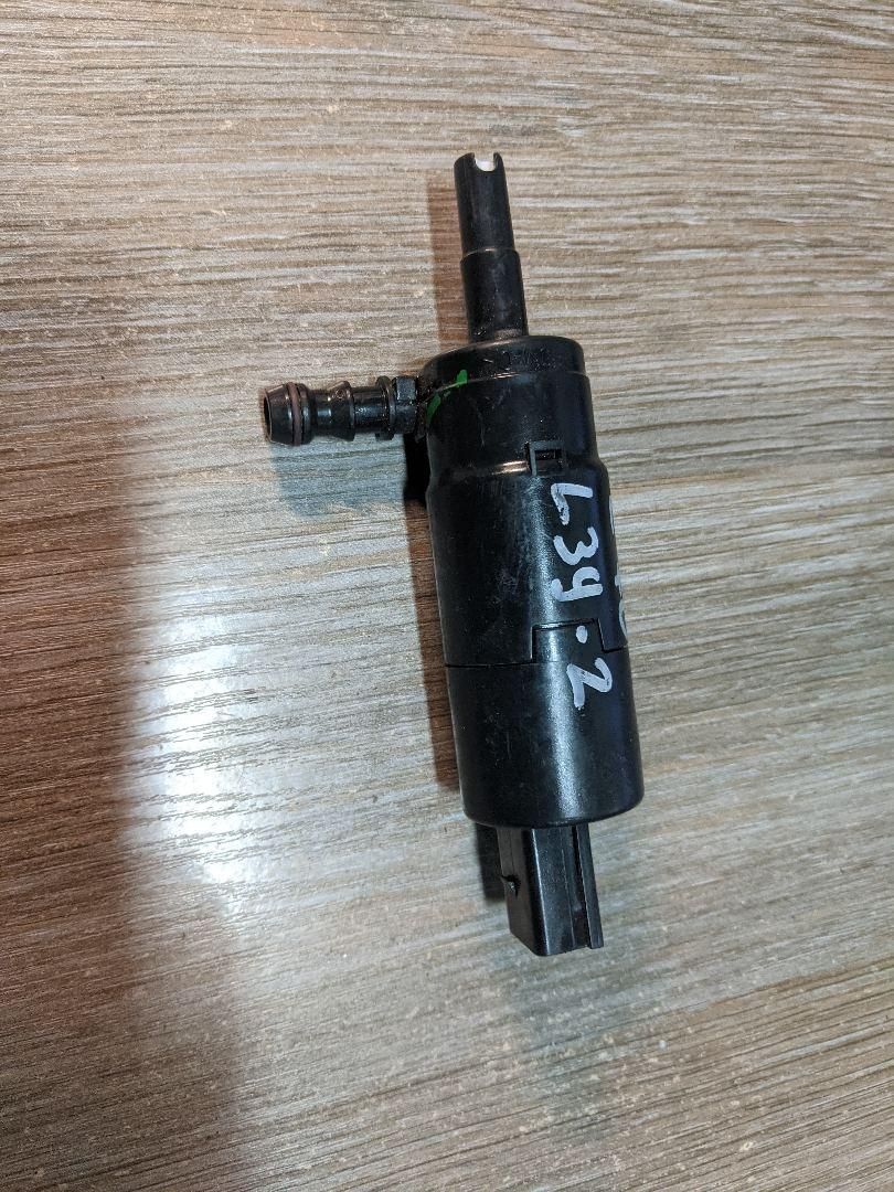 насос (моторчик) омывателя фар BMW X5 E70 2008, 3.0 л., дизель, АКПП, внедорожник 5 дв., 8377430 - фото №1